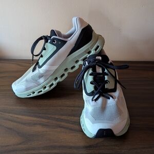 SOLD On Cloud Cloudstratus 3 Running Shoes